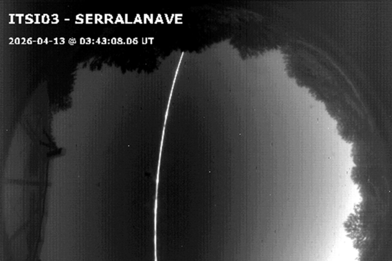 I cieli di Sicilia e Campania illuminati da un detrito spaziale